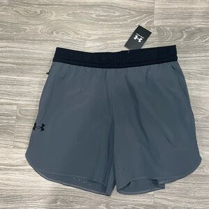 Under Armour peak woven shorts. Size L. NWT